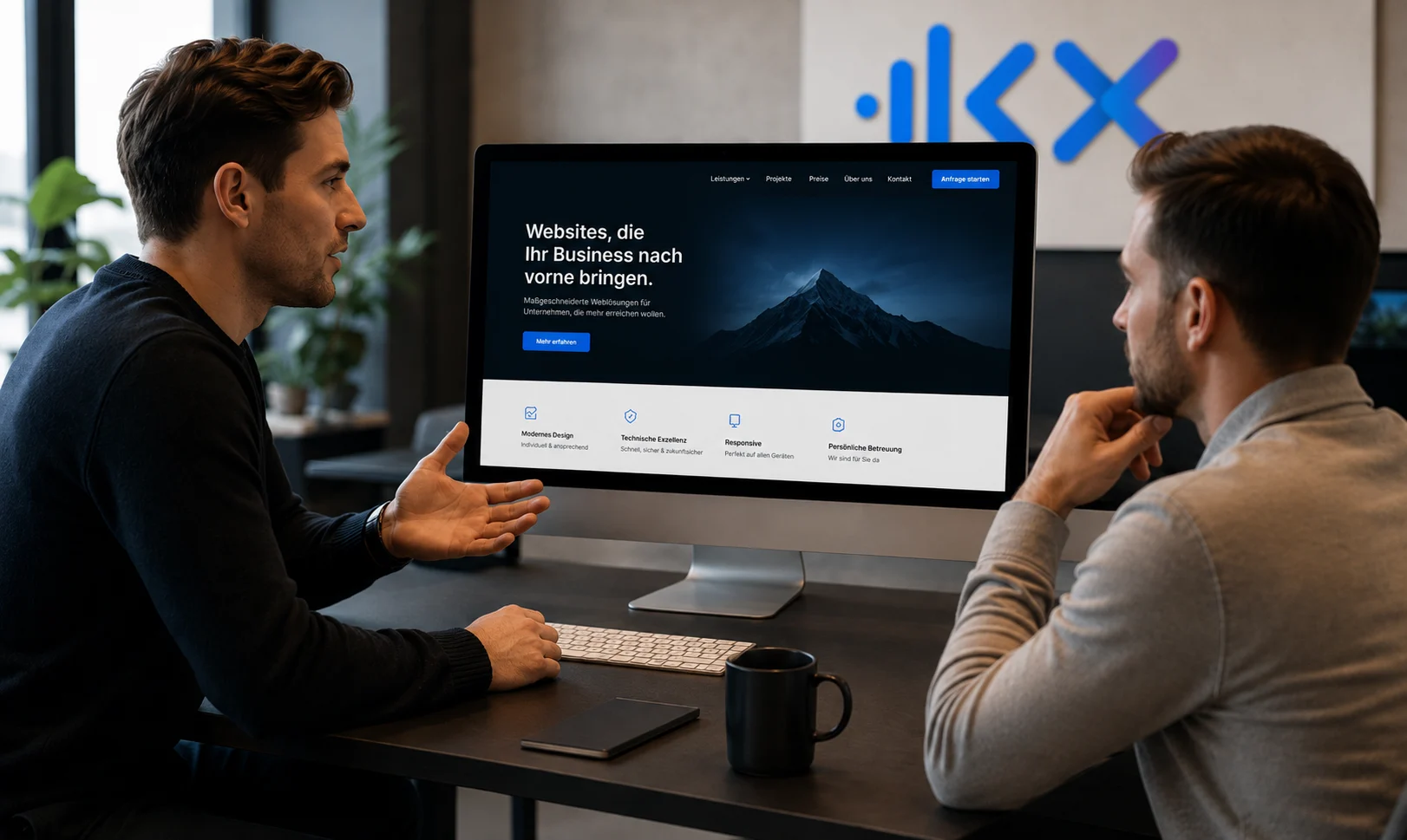 Website erstellen lassen – persönliche Beratung zur professionellen Website am Computer